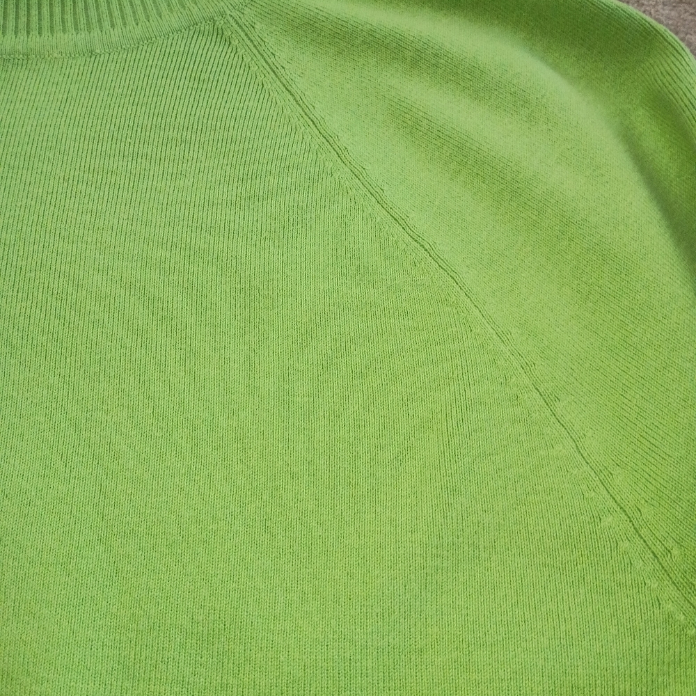 Talbots cozy and stylish with this Lime 🍋🟩 green 💚 turtleneck sweater. - Picture 5 of 8